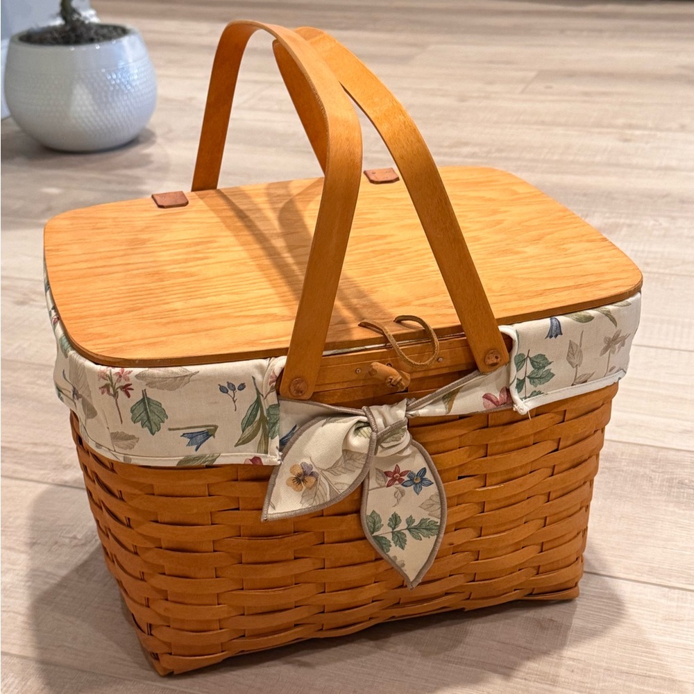 Large 2000 Longaberger Picnic Basket with Botanical Fields Liner